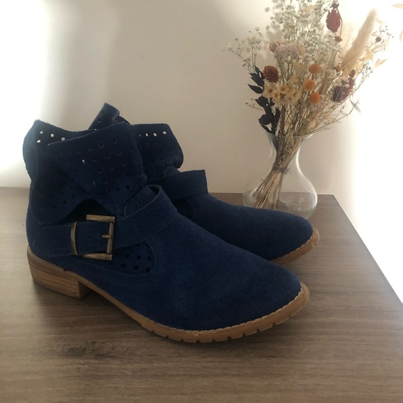 Restricted booties - Picture 4 of 8